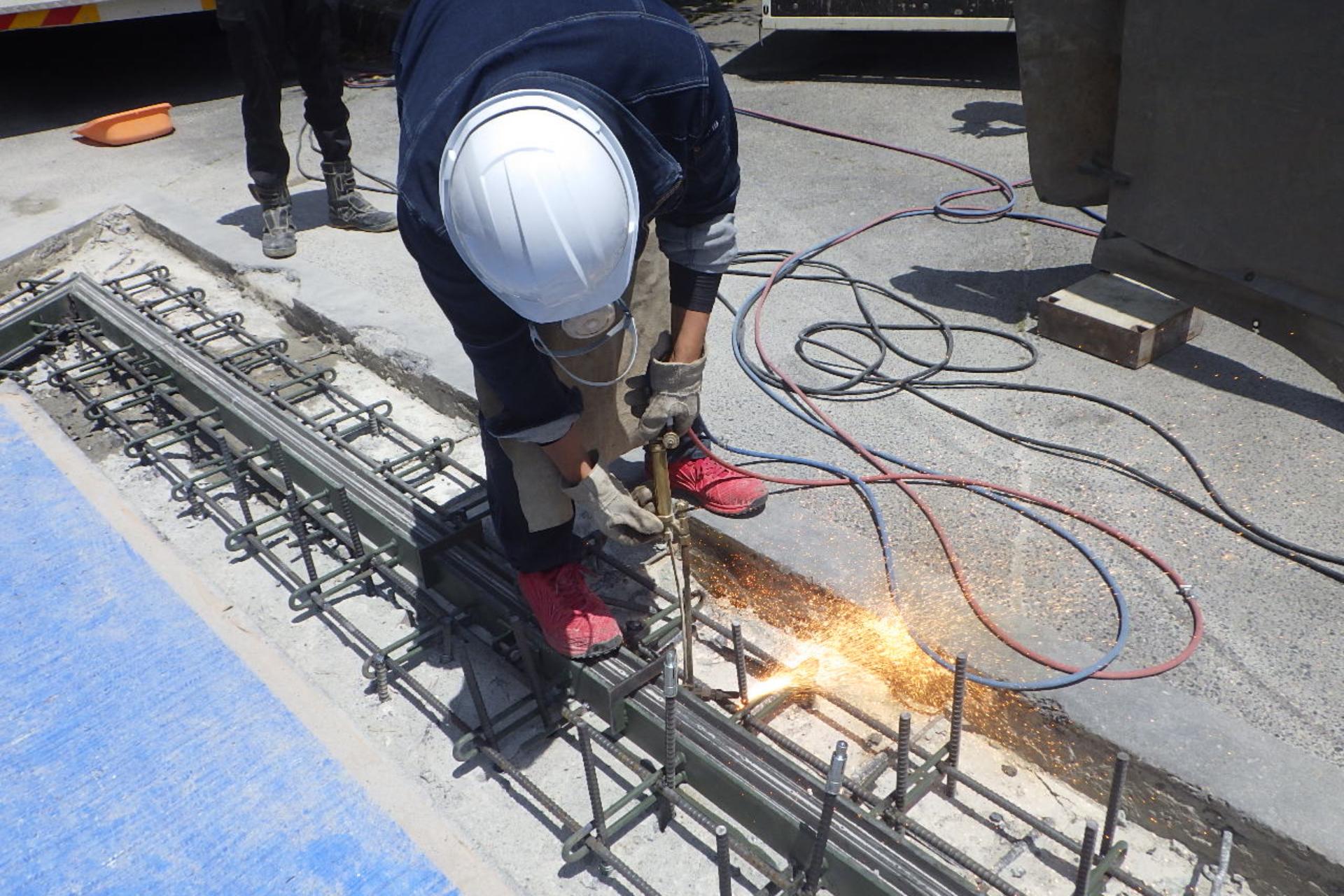 伸縮装置の画像